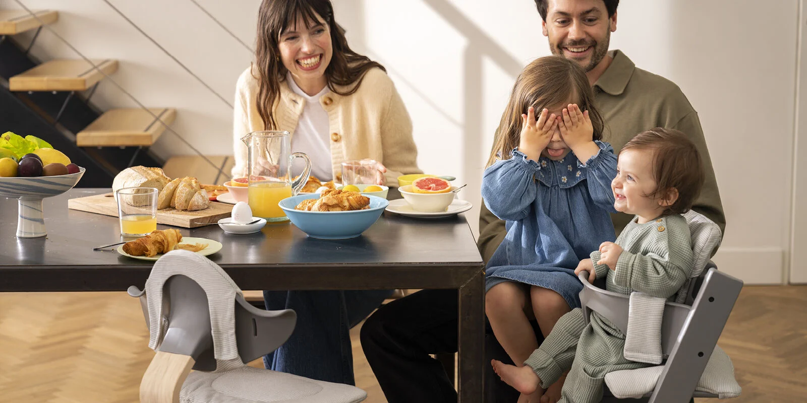 Tripp Trapp成長椅,多段式調節設計,陪伴孩子成長,讓寶寶與家人有親密的用餐時光。