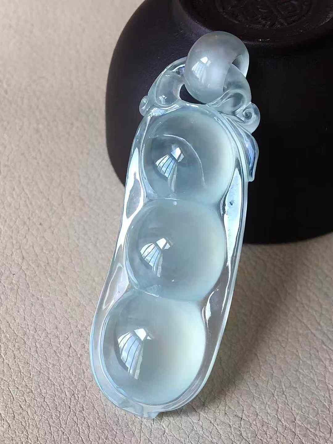 975536 翡翠高冰福豆吊墜