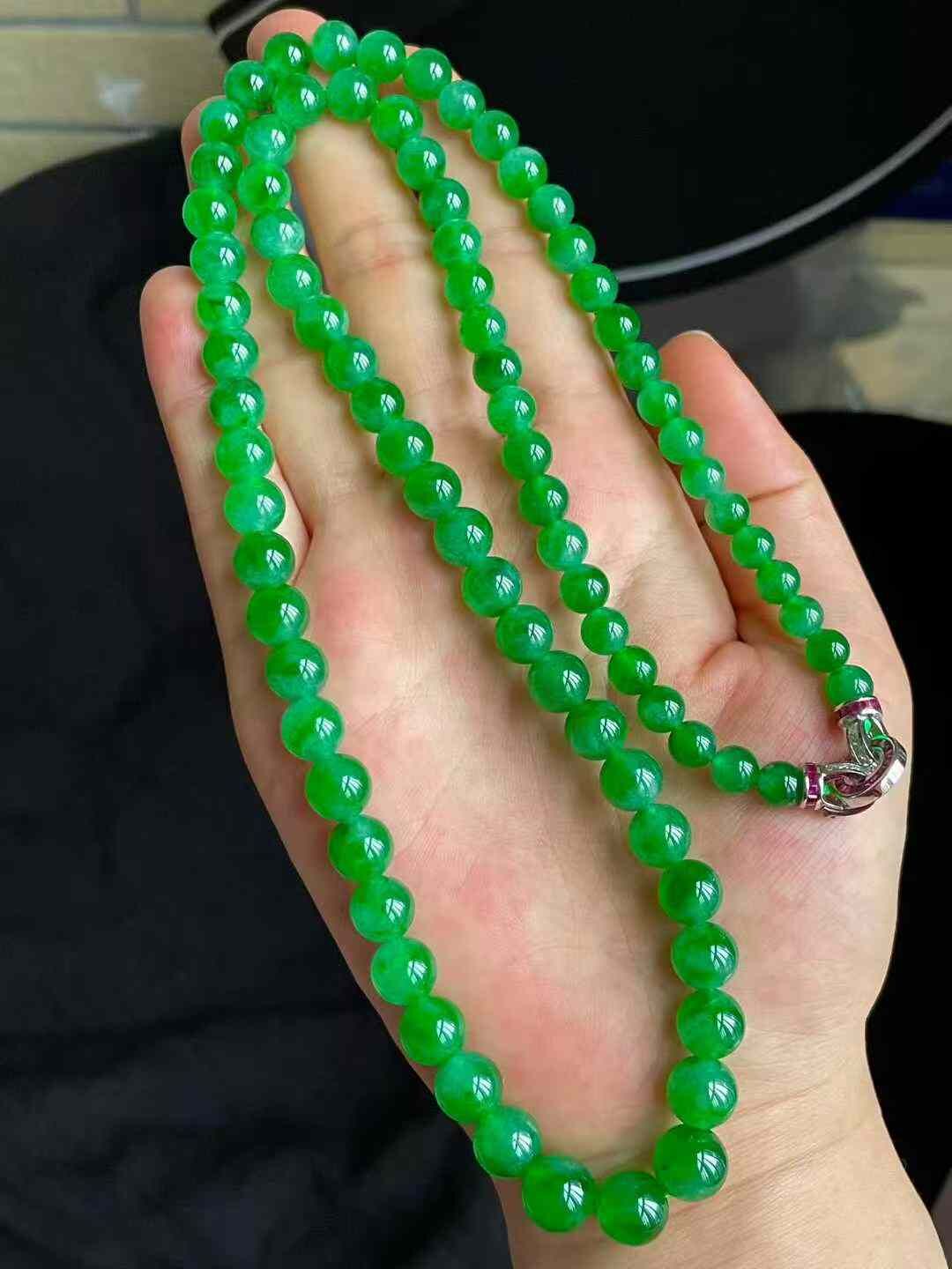 975543 翡翠冰種辣綠珠鏈 (5.6-7.5mm直徑)