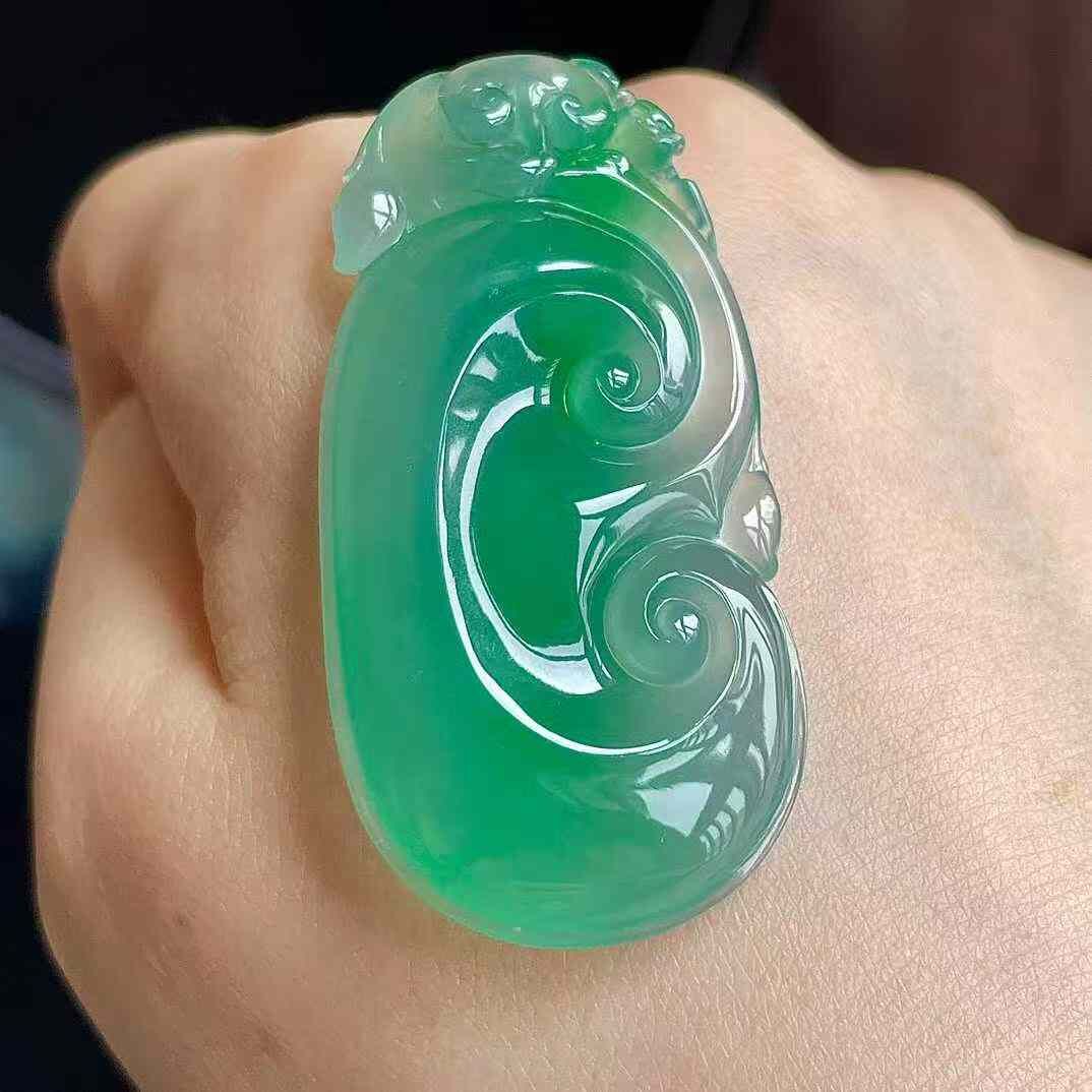 975544 翡翠冰陽綠如意吊墜