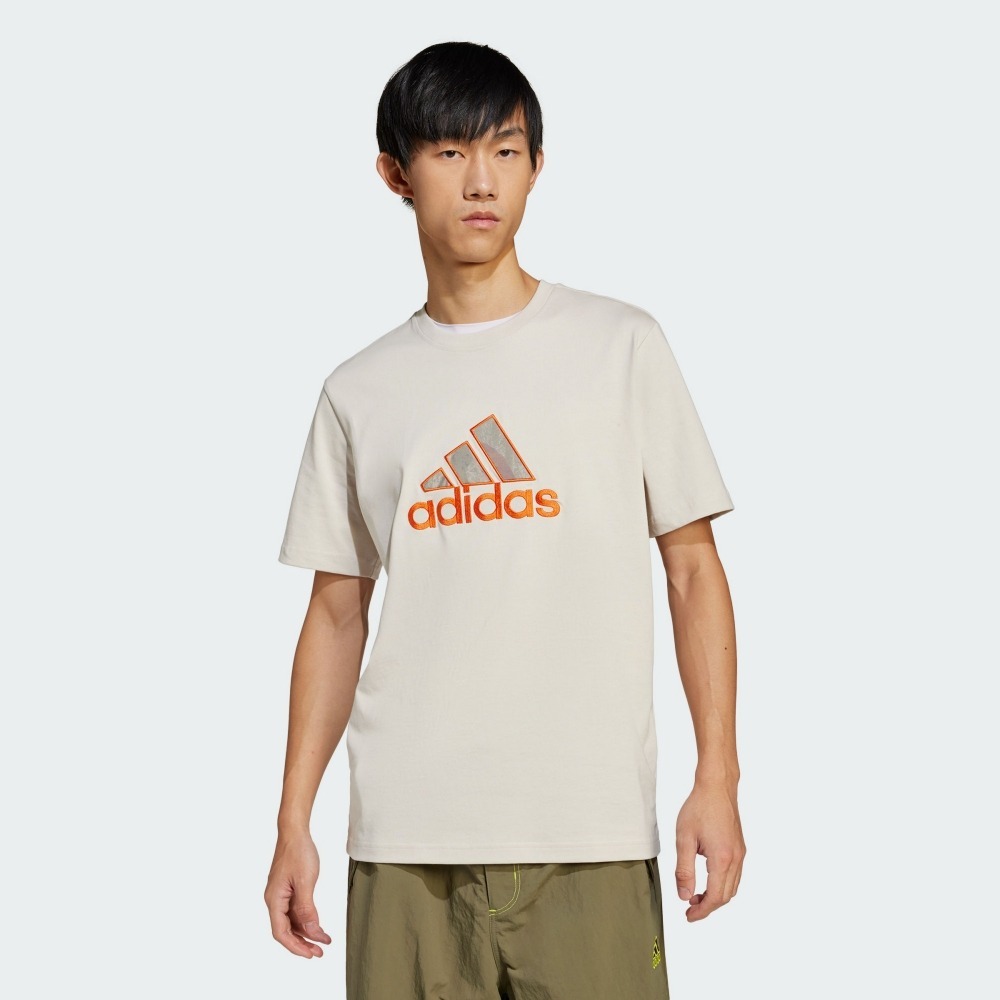ADIDAS 短T GRFX TEE 米色 刺繡LOGO 休閒 棉質 短袖 男 JD5400