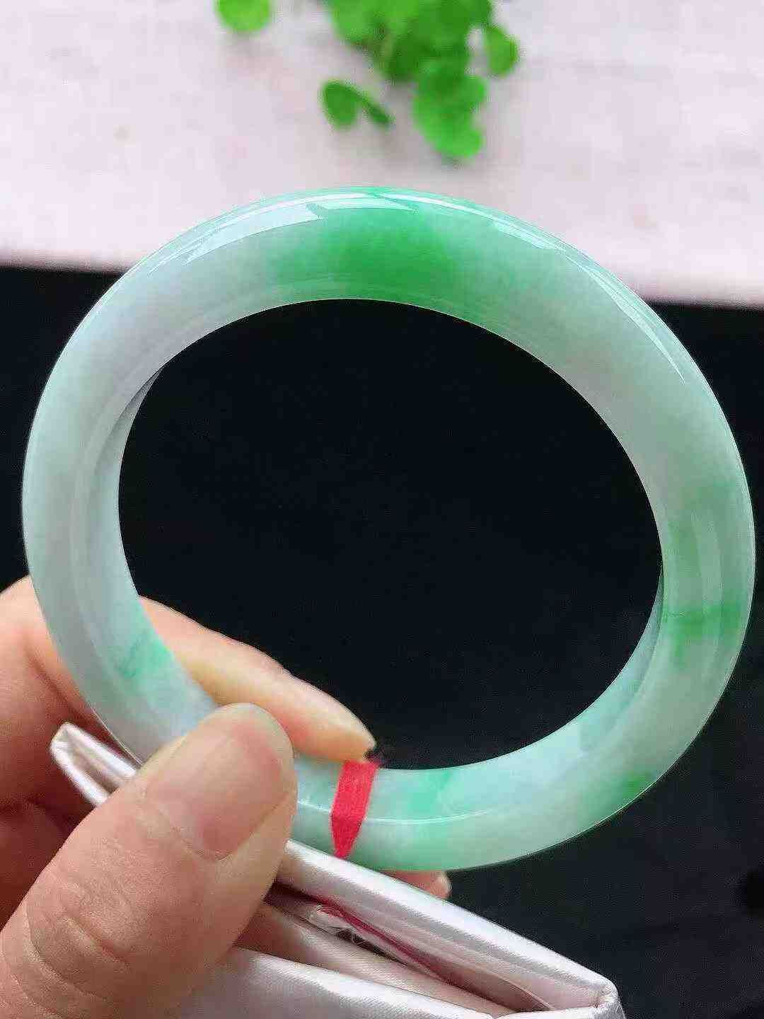 975853 60.7mm冰飄綠翡翠手鐲 (60-62)