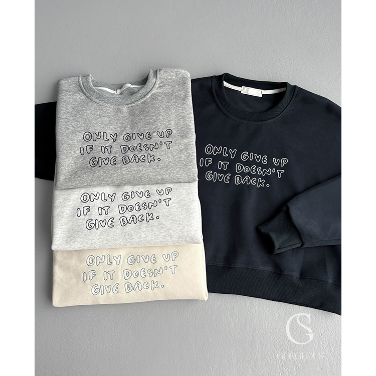 G3108 現貨「鏤空字母短版大學TEE」