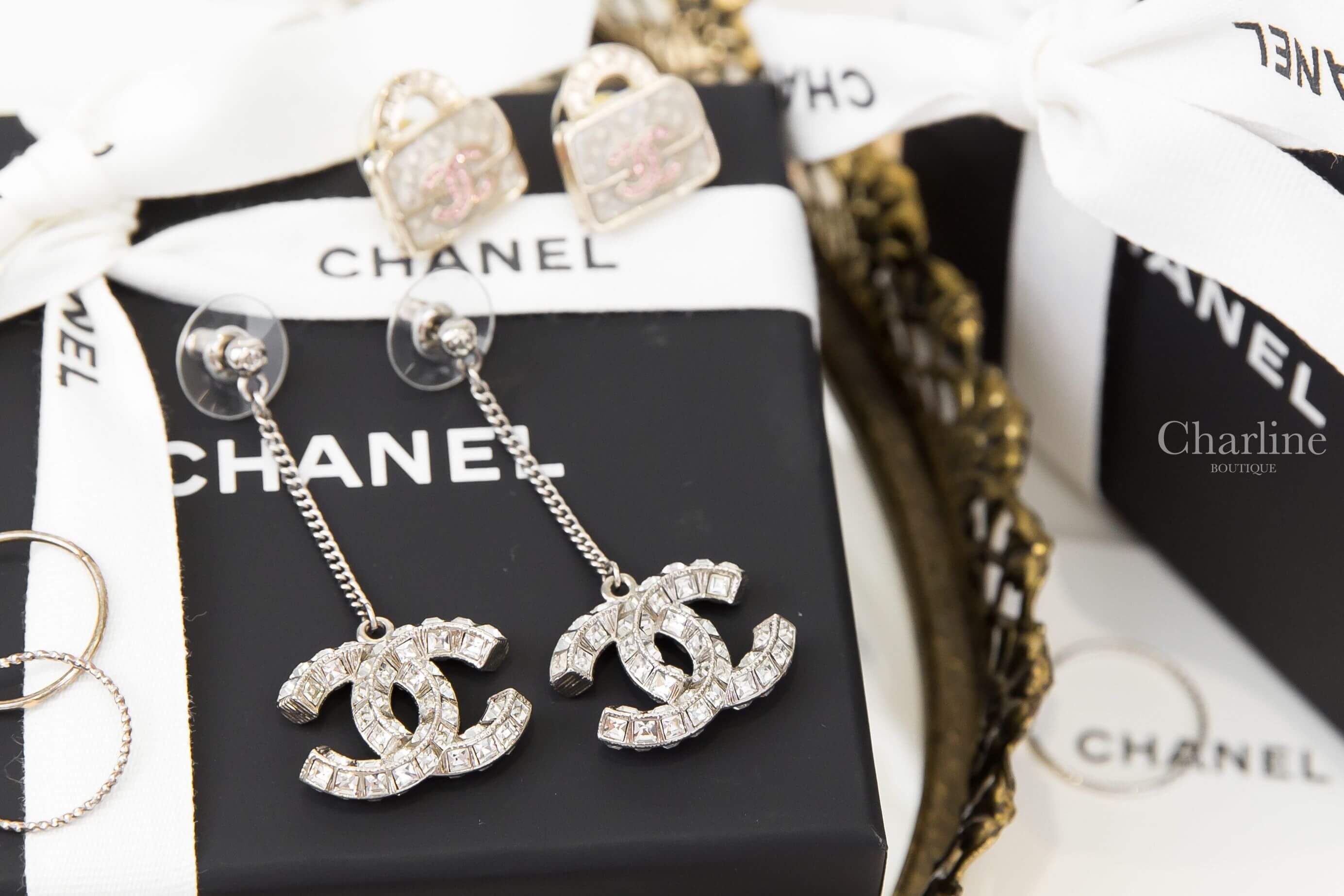 Chanel Earrings 銀色方格水鑽CC垂墜耳環-Charline Boutique 精品代購