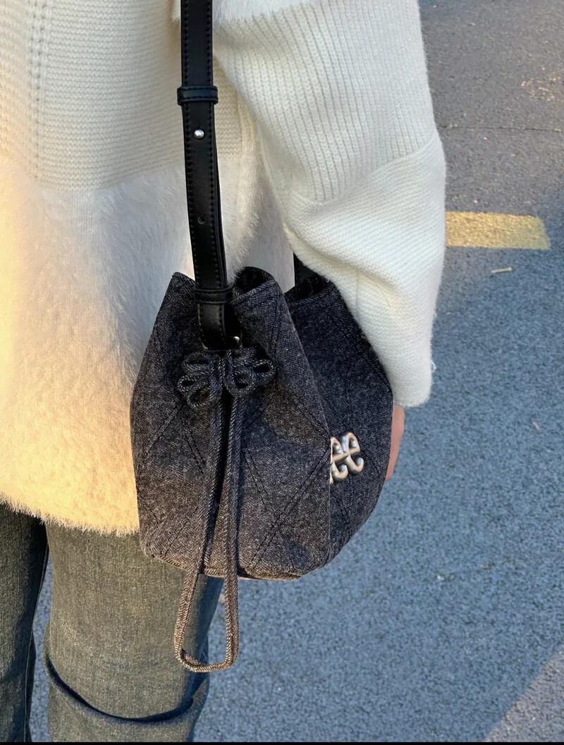 KTQ STORE ‧ LEE 復古 花結 水洗 單寧 斜背包 肩背包 水桶包 包包 三色