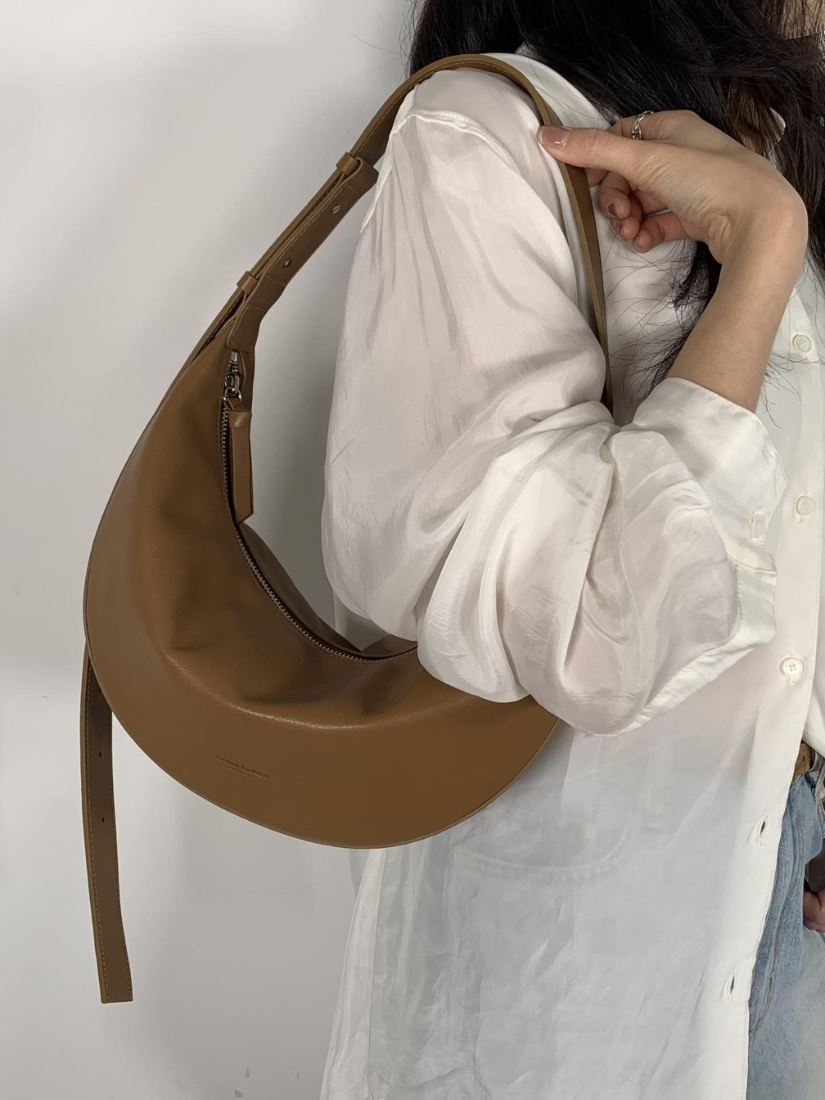 【 4/19收單 】｜Bucks & Leather 植鞣羊皮半月包 New Moon Bag