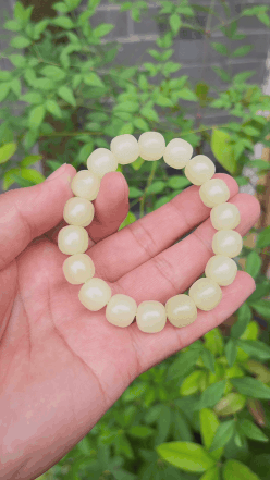 97718 和田玉黃玉戈壁料手串