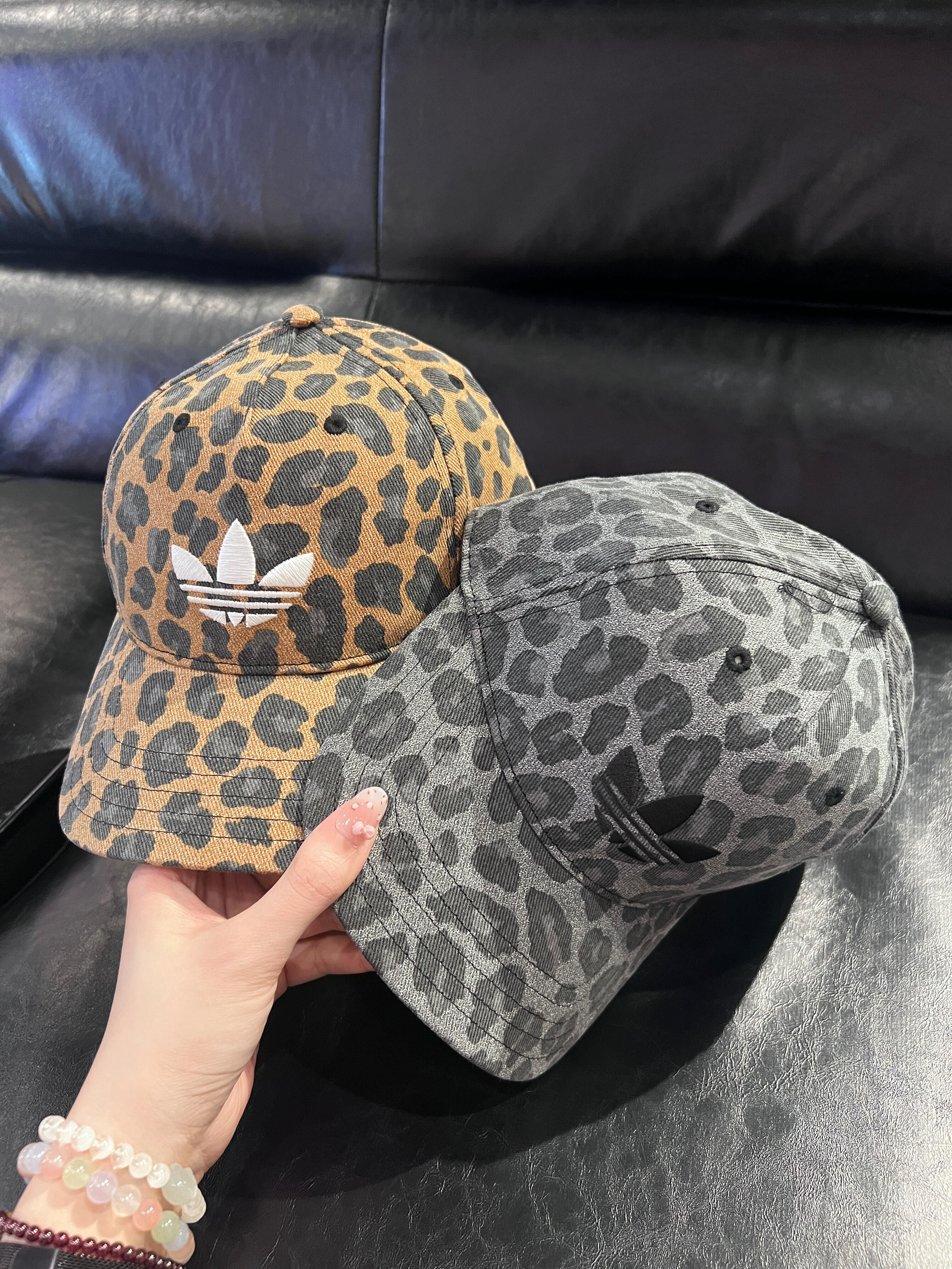 代購-Adidas 愛迪達 豹紋 大logo 老帽 灰/咖 JW8034