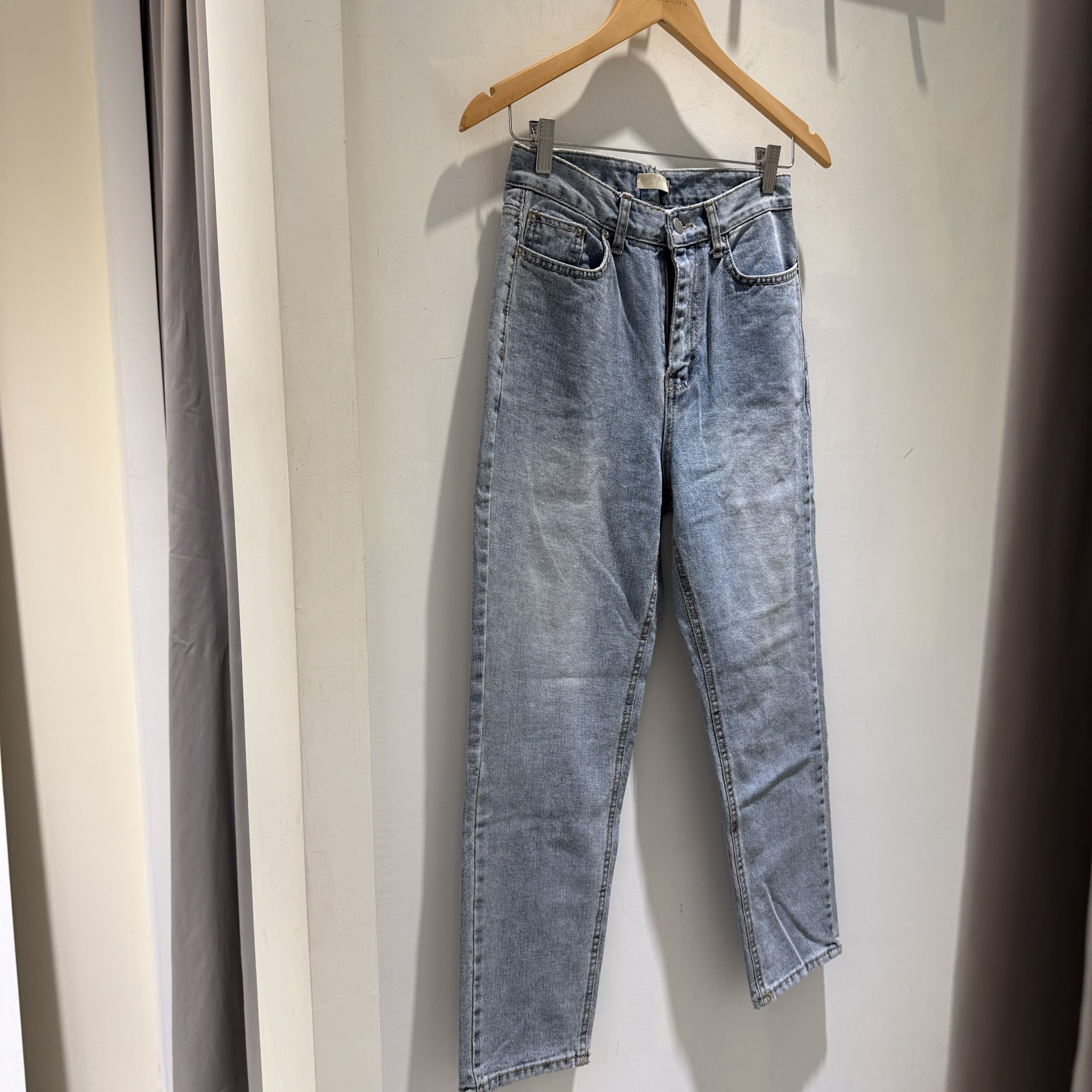 中高腰厚磅淺藍小男友直筒褲(S)