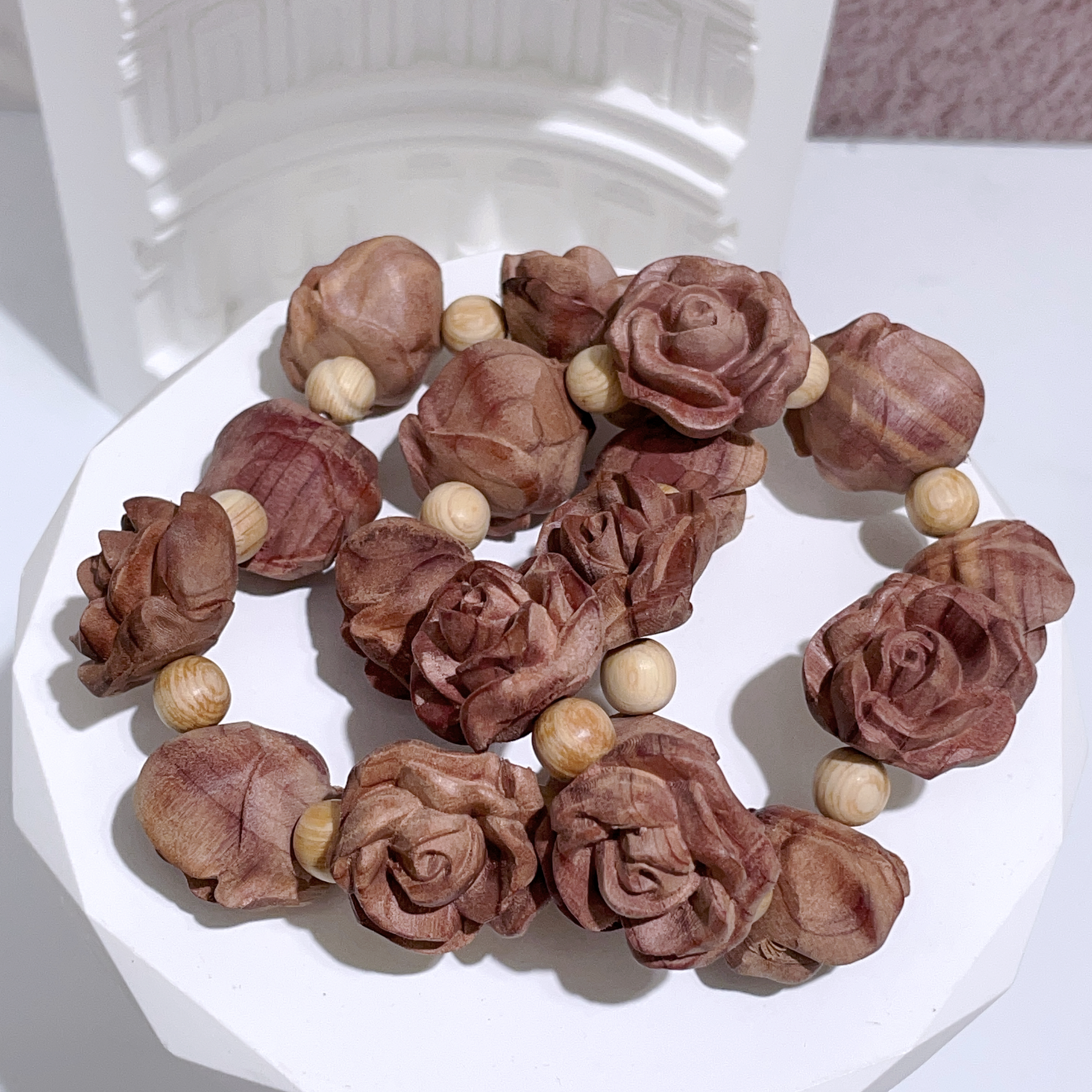 血柏木大玫瑰雕刻手串 21mm