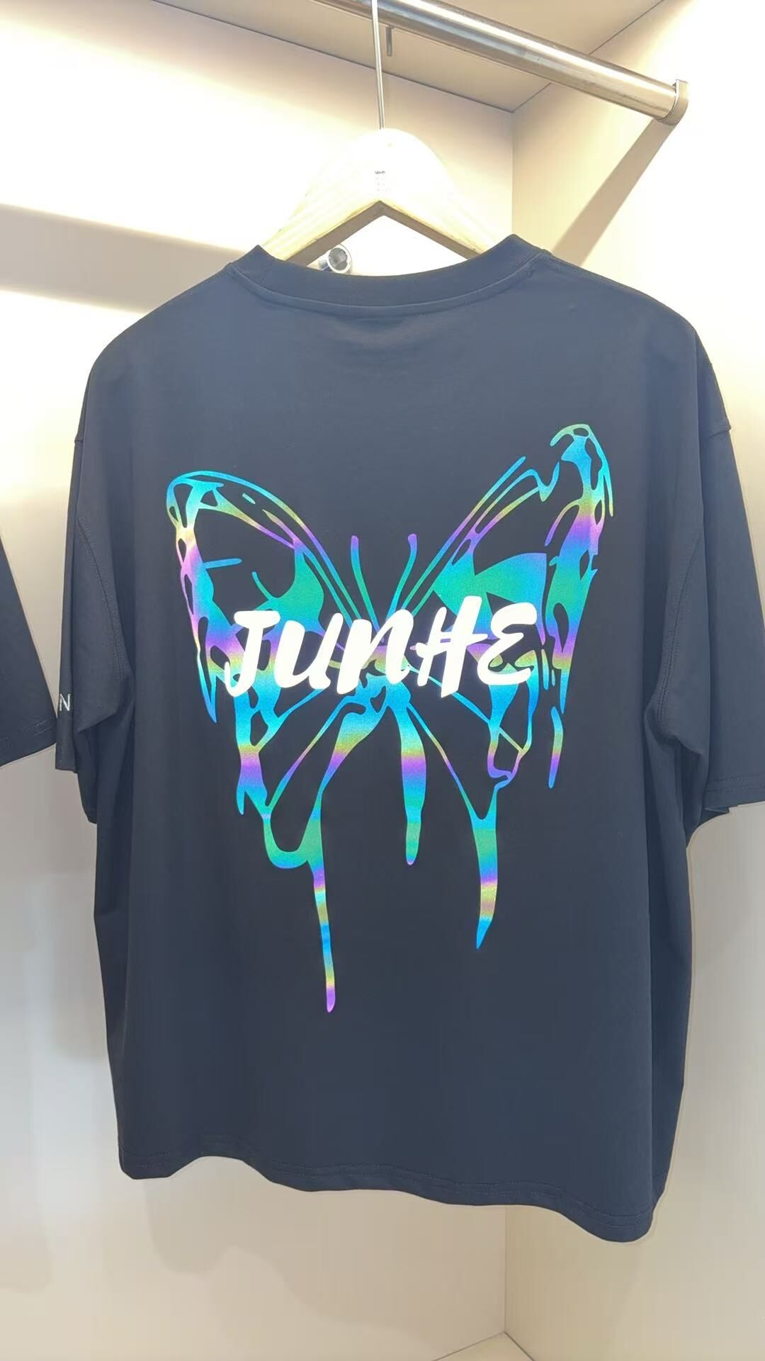 【預購】AKR091509 CARLOS JUNHET 鐳射反光短袖上衣