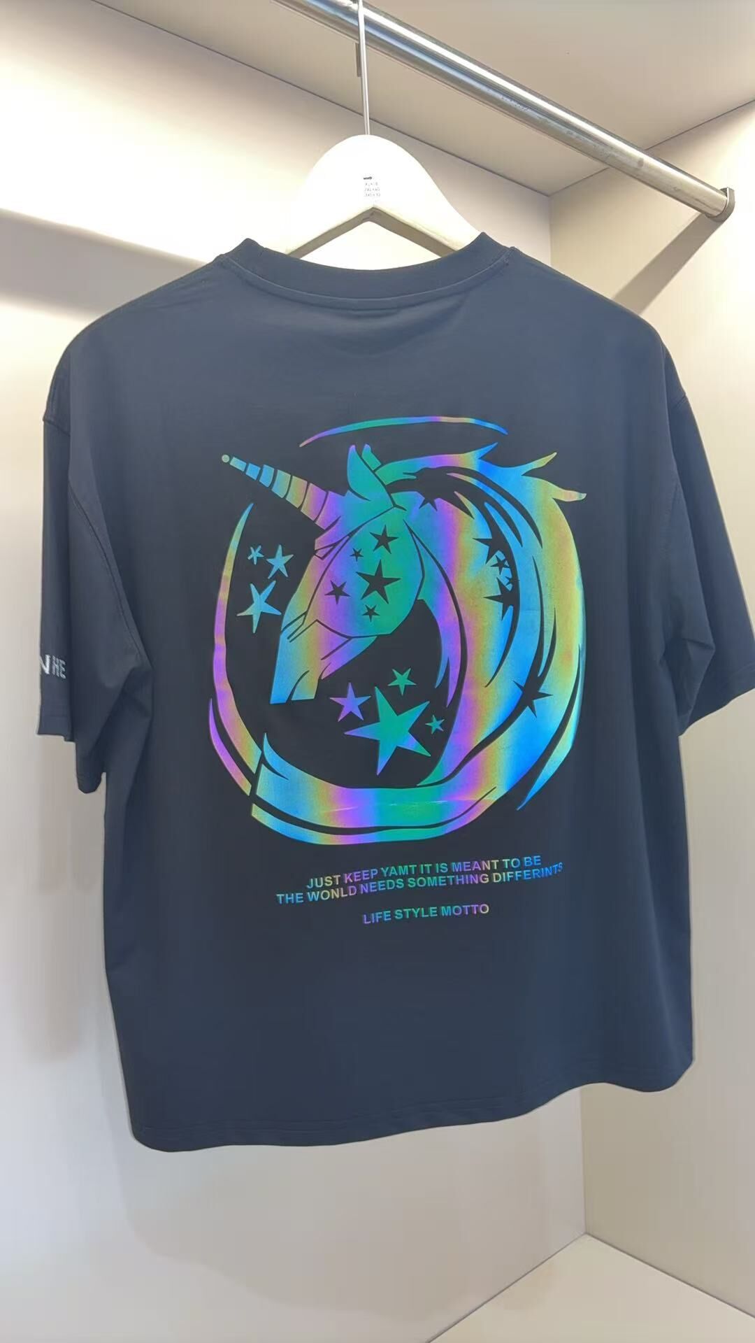 【預購】AKR091512 CARLOS JUNHET 鐳射反光短袖上衣