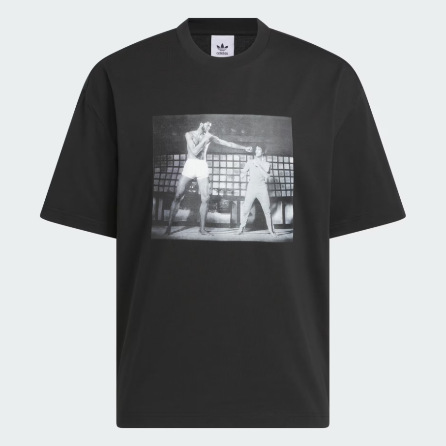 【 adidas BRUCE LEE KICK TEE 對戰場景短TEE - 黑 】