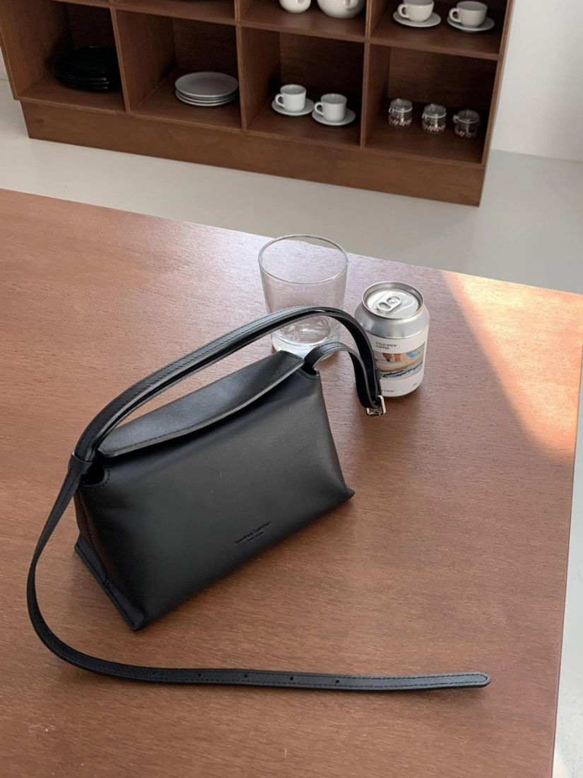 【 4/19收單 】｜Bucks & Leather Bread Mini 真皮枕頭包