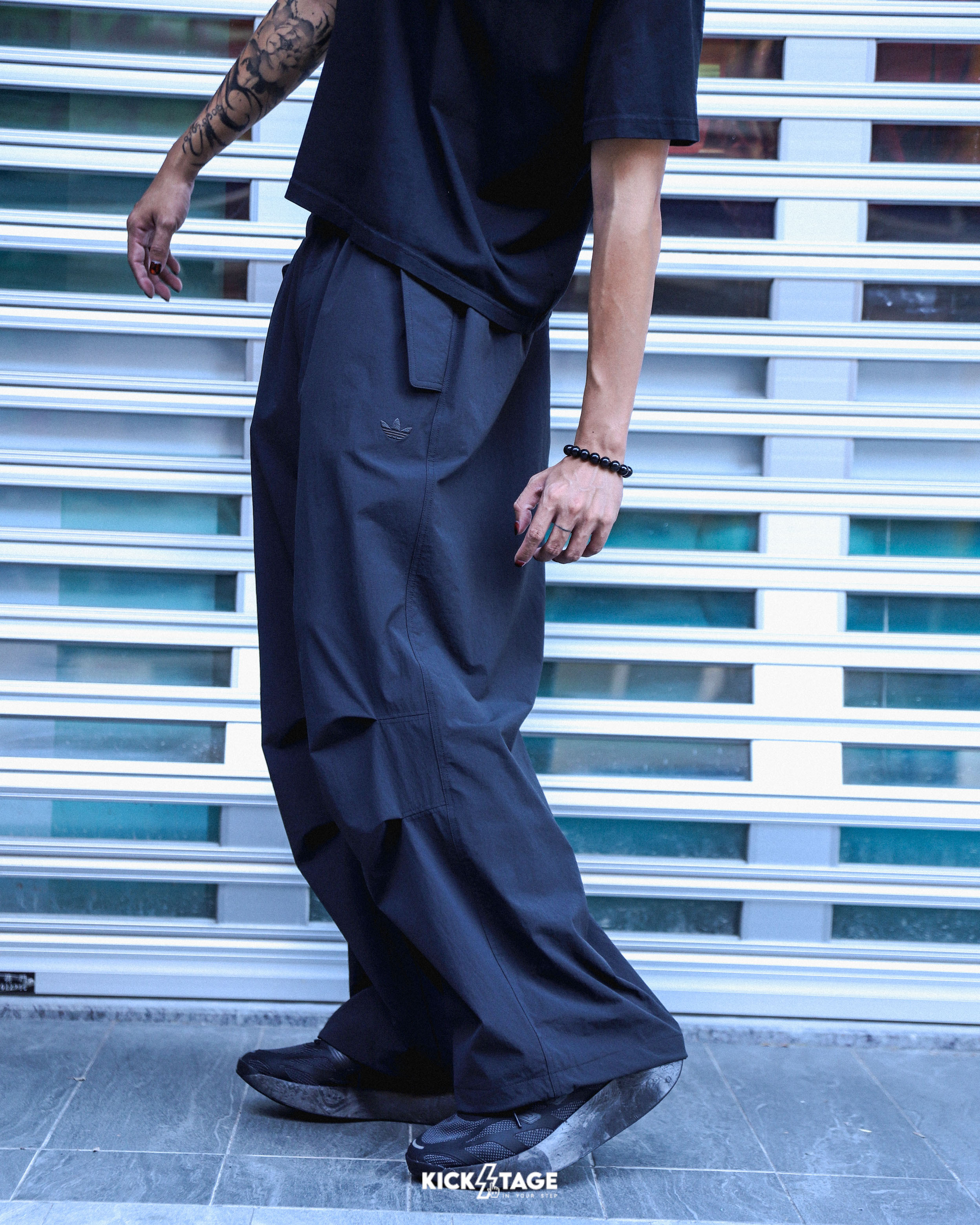 男款 ADIDAS PREMIUM ESSENTIALS 黑色 崔秀彬同款 寬鬆 休閒 抽繩褲腳 工裝褲 降落傘褲 寬褲【JD2111】