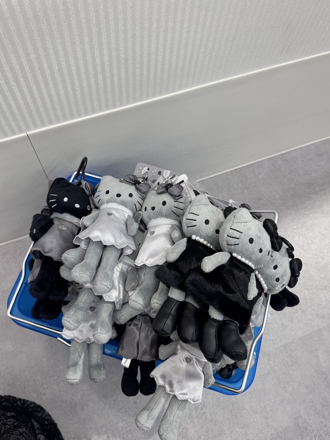 <日本限定>"Hello Kitty" Black Angel  天使 Kitty 黑白