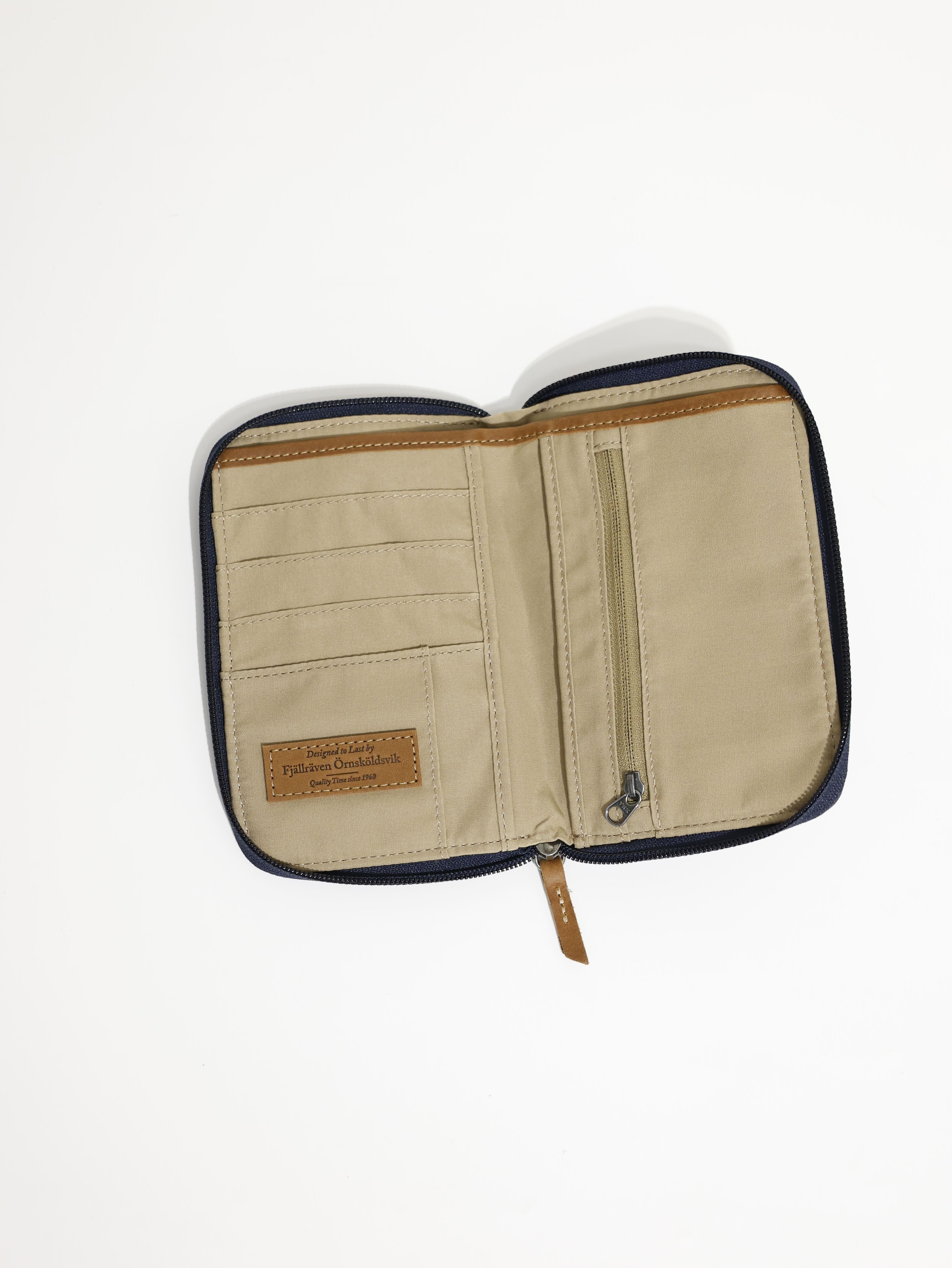 FJALLRAVEN 小狐狸 Passport Wallet 護照夾 FR24220
