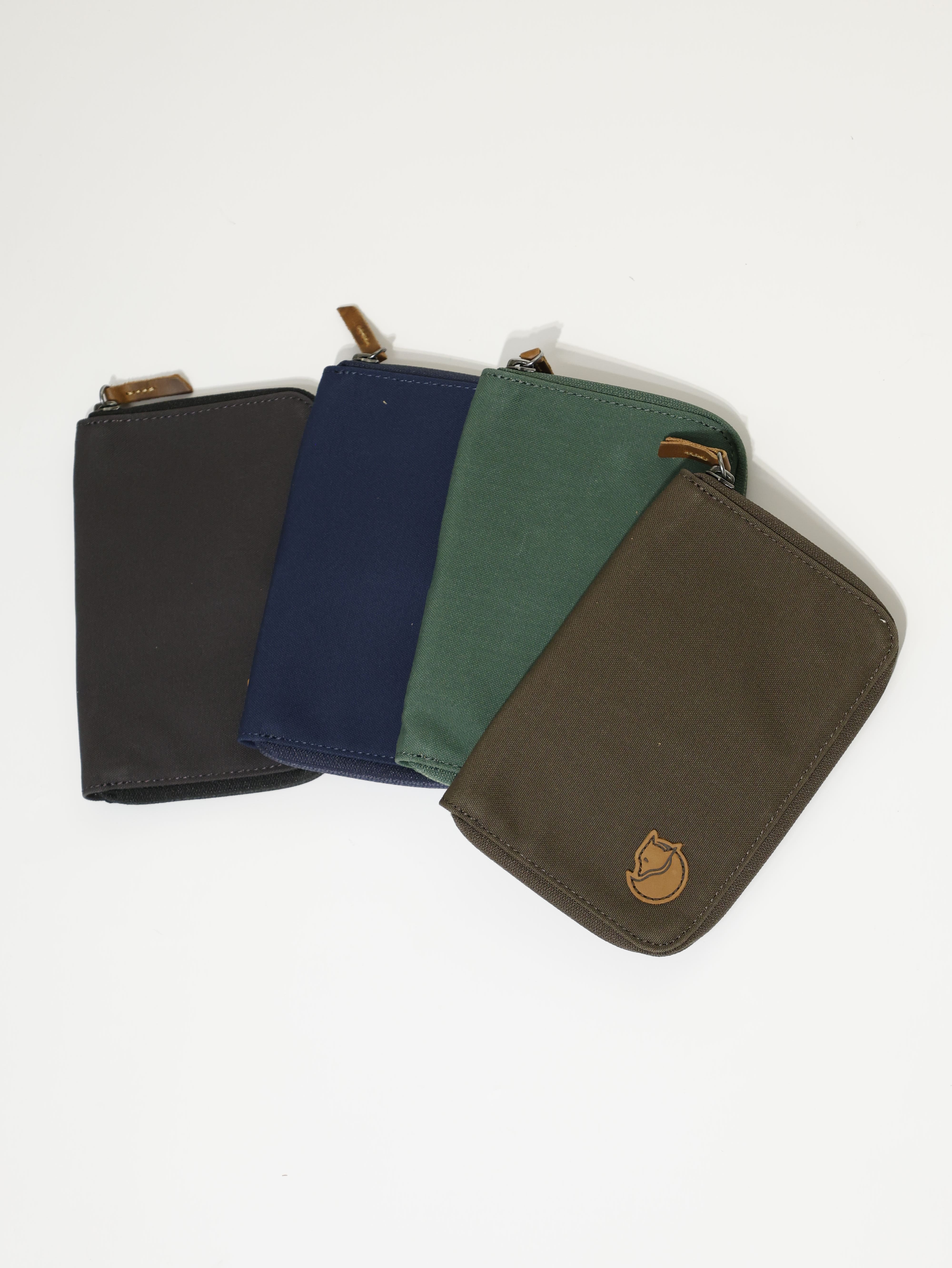 FJALLRAVEN 小狐狸 Passport Wallet 護照夾 FR24220