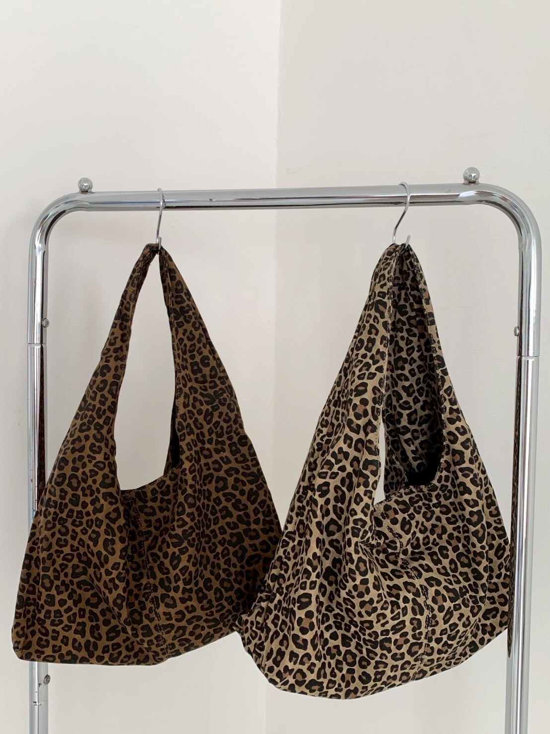 2025秋冬必備豹紋hobo包