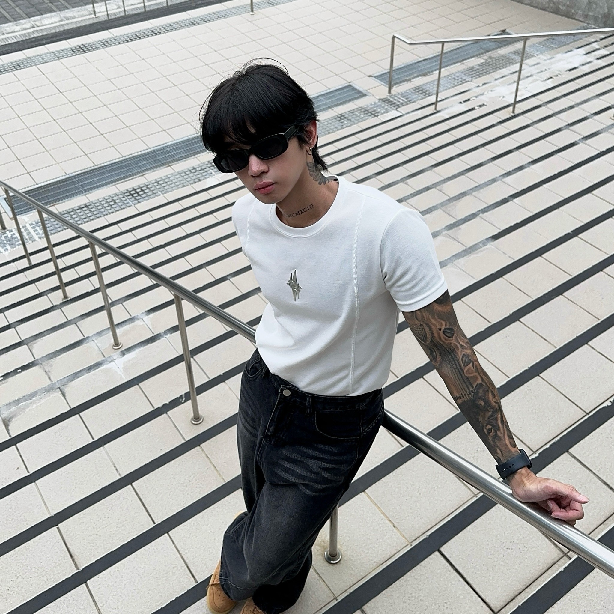 金屬 十字 立體 壓線 硬挺 合身 短袖