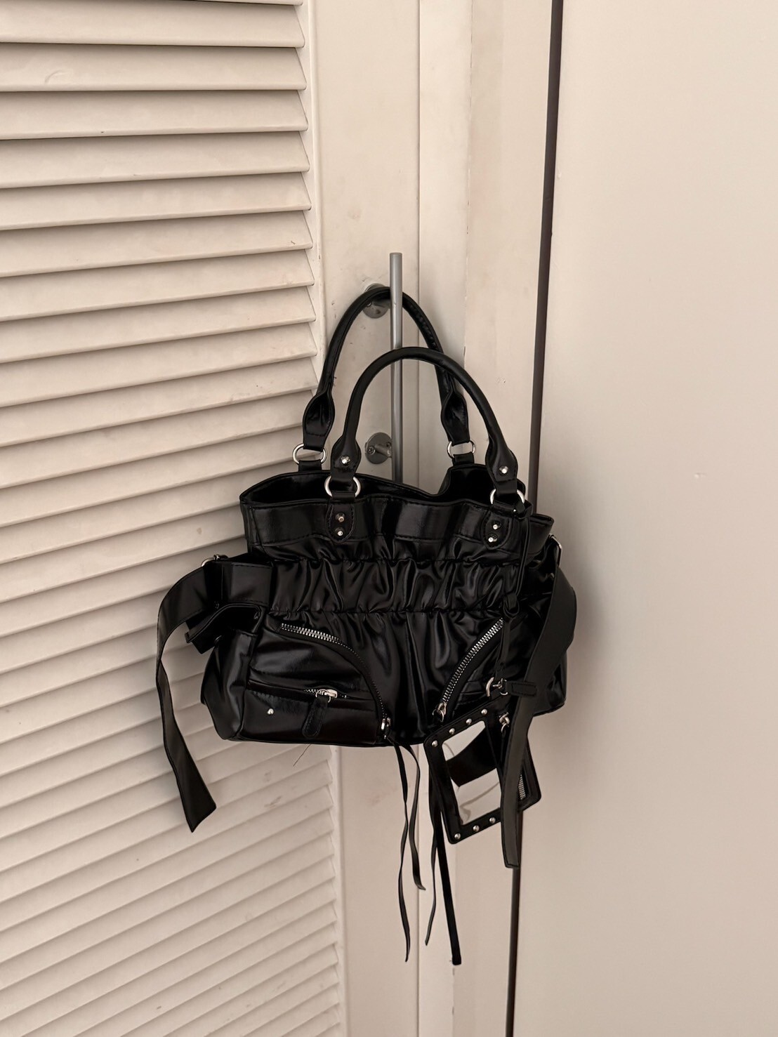 抓皺感油蠟皮卯丁機車包（附背帶）