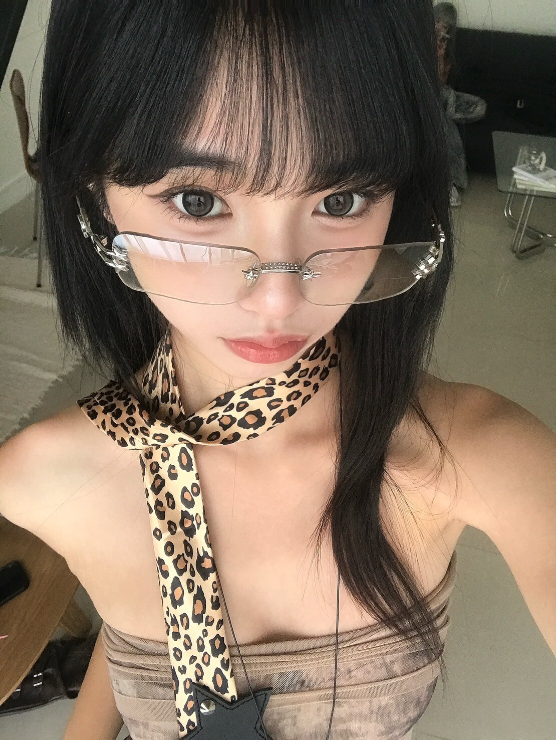 時髦單品 設計感微透墨鏡 茶褐色