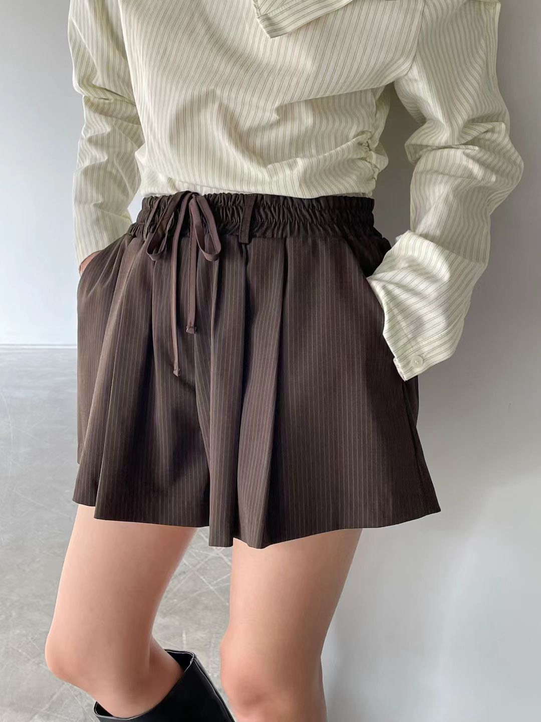 直線西裝鬆緊短褲