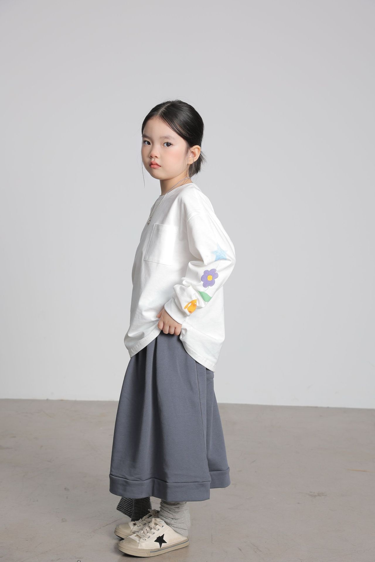 袖口花花米白上衣