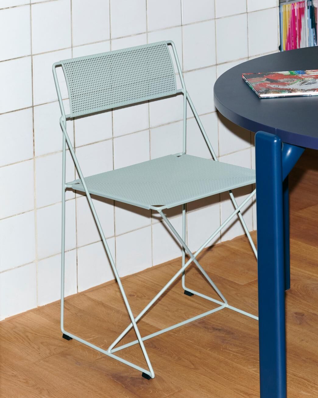 HAY X-line chair，擺放於餐桌旁