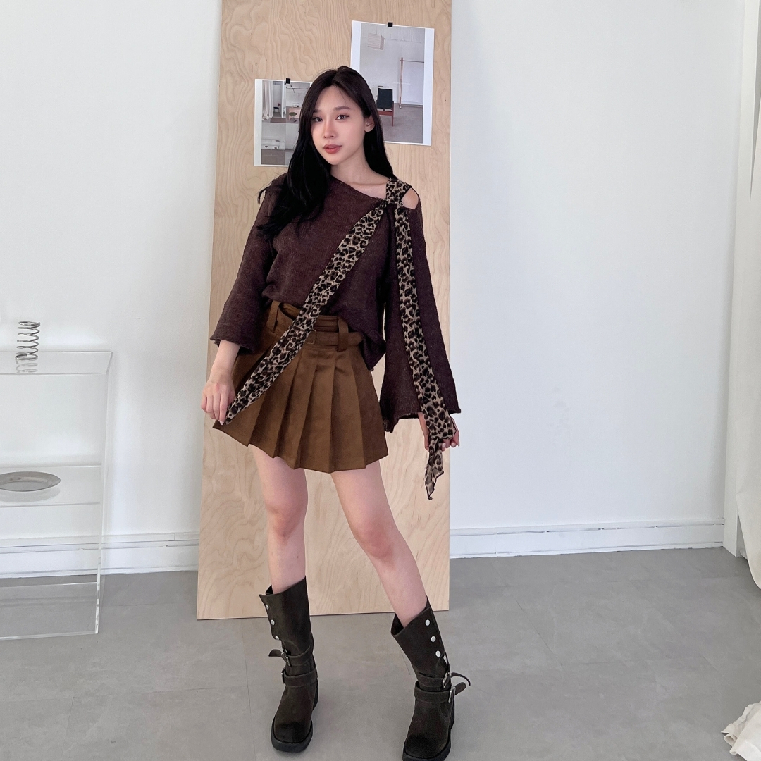 【麂皮百褶裙】DOMISS附波希米腰帶-俐落復古-2色 短裙褲 美式辣妹(現貨)