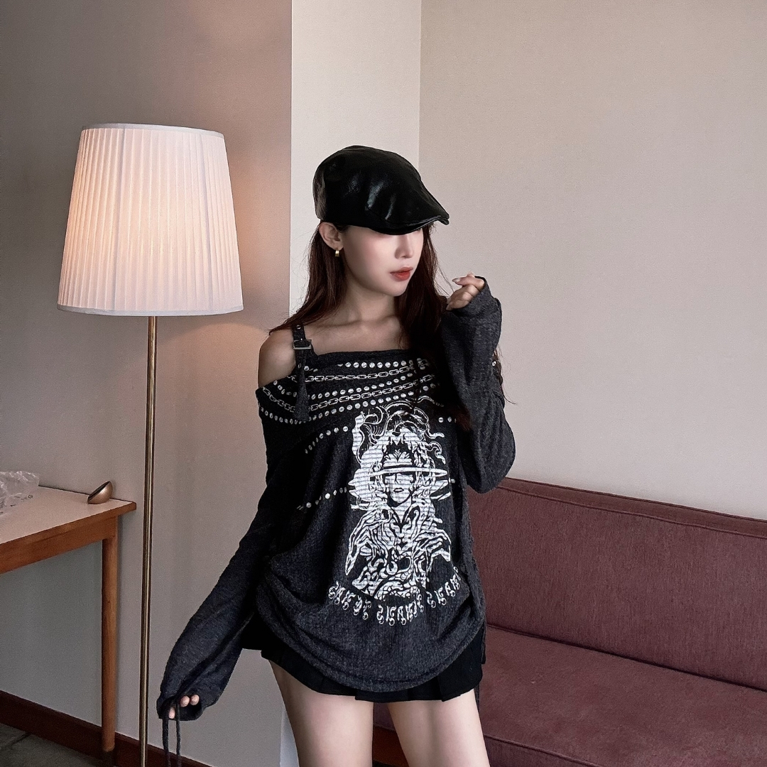 【酷辣印花上衣】DOMISS落肩鏤空設計 率性印花 寬鬆上衣 針織衫 隨性感-2色