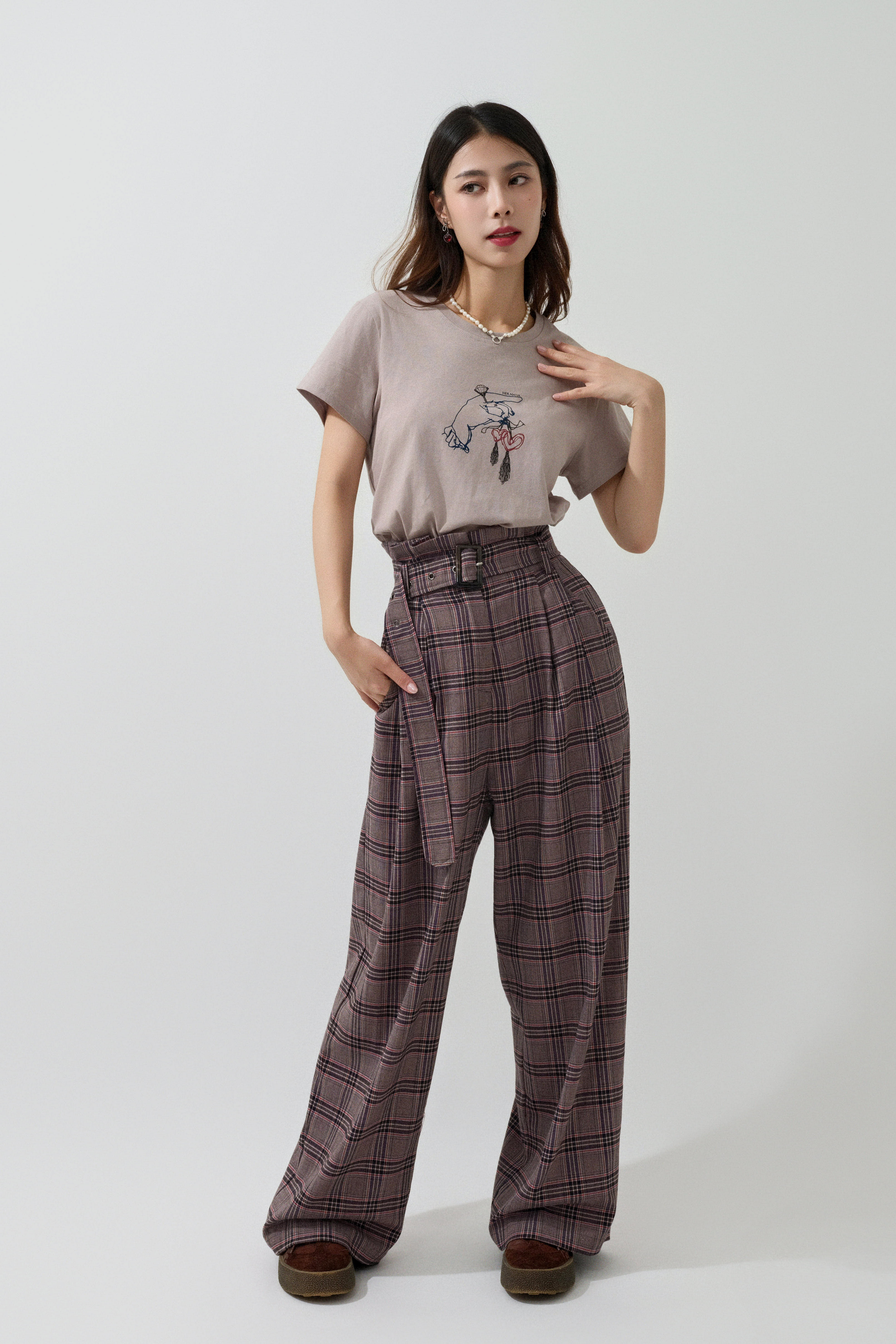 戒指手圖案印花tee (現貨款式）