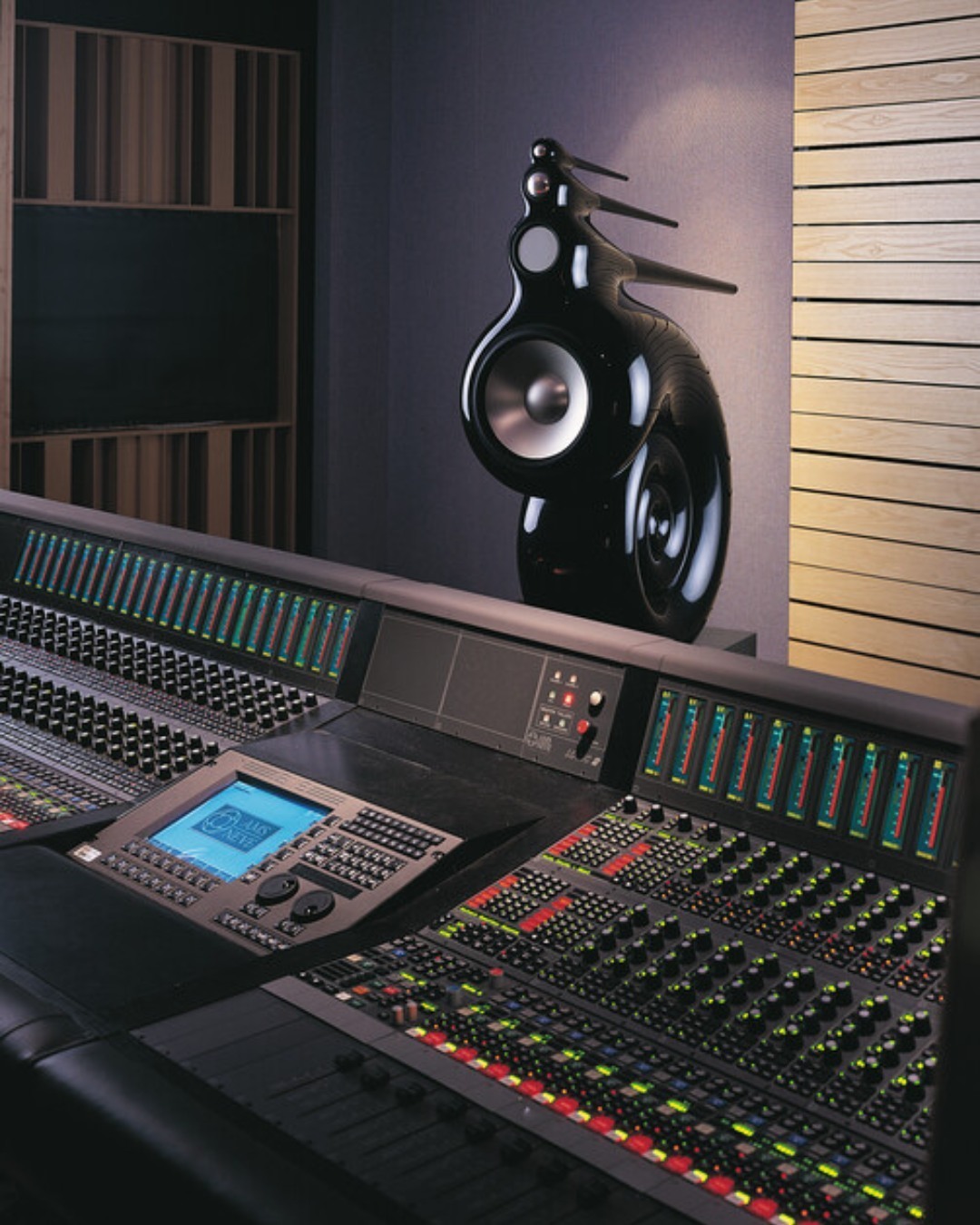 Bowers & Wilkins