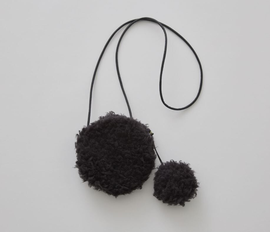 ELFINFOLK 捲毛球包包 Curly Boa pochette black