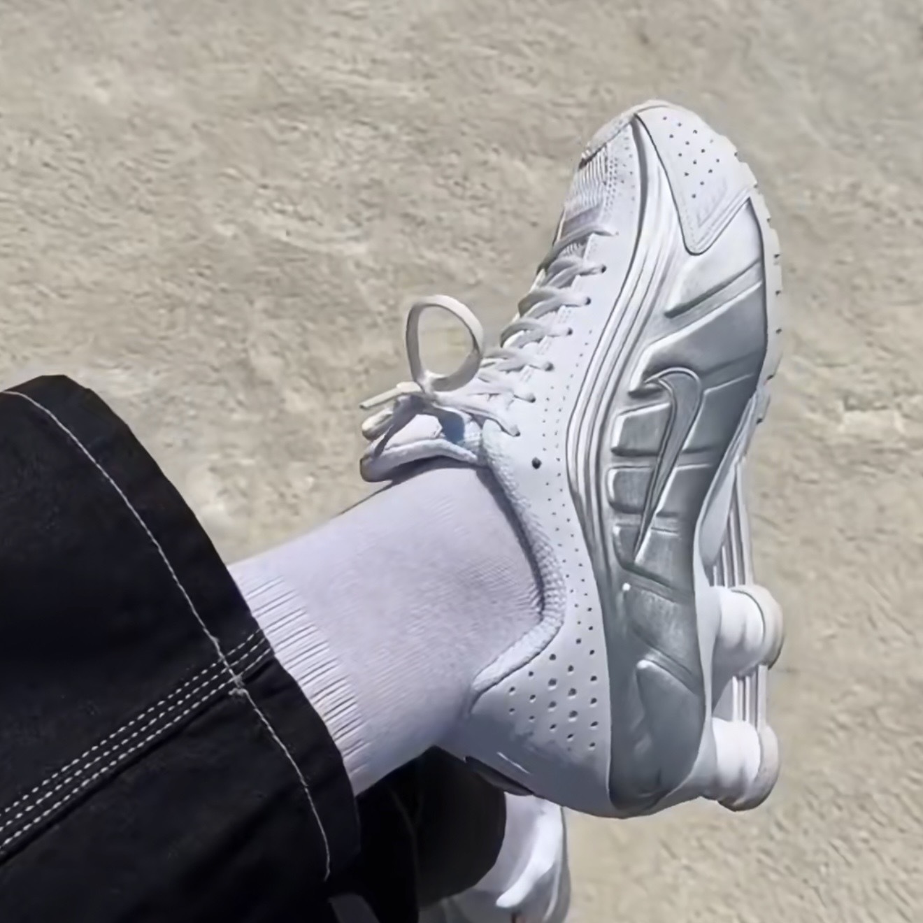 NIKE SHOX R4 白銀色 太空衣 彈簧鞋 "WHITE SLIVER"  女鞋 AR3565-101