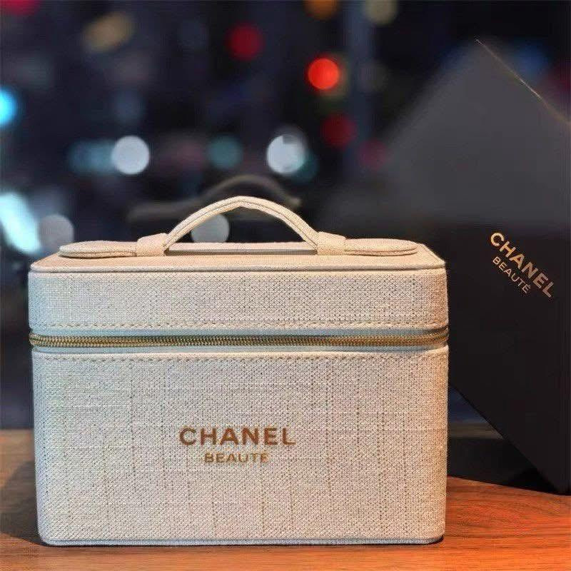 Chanel Beauty VIP酒店護理 高級奢華 白金手提化妝箱