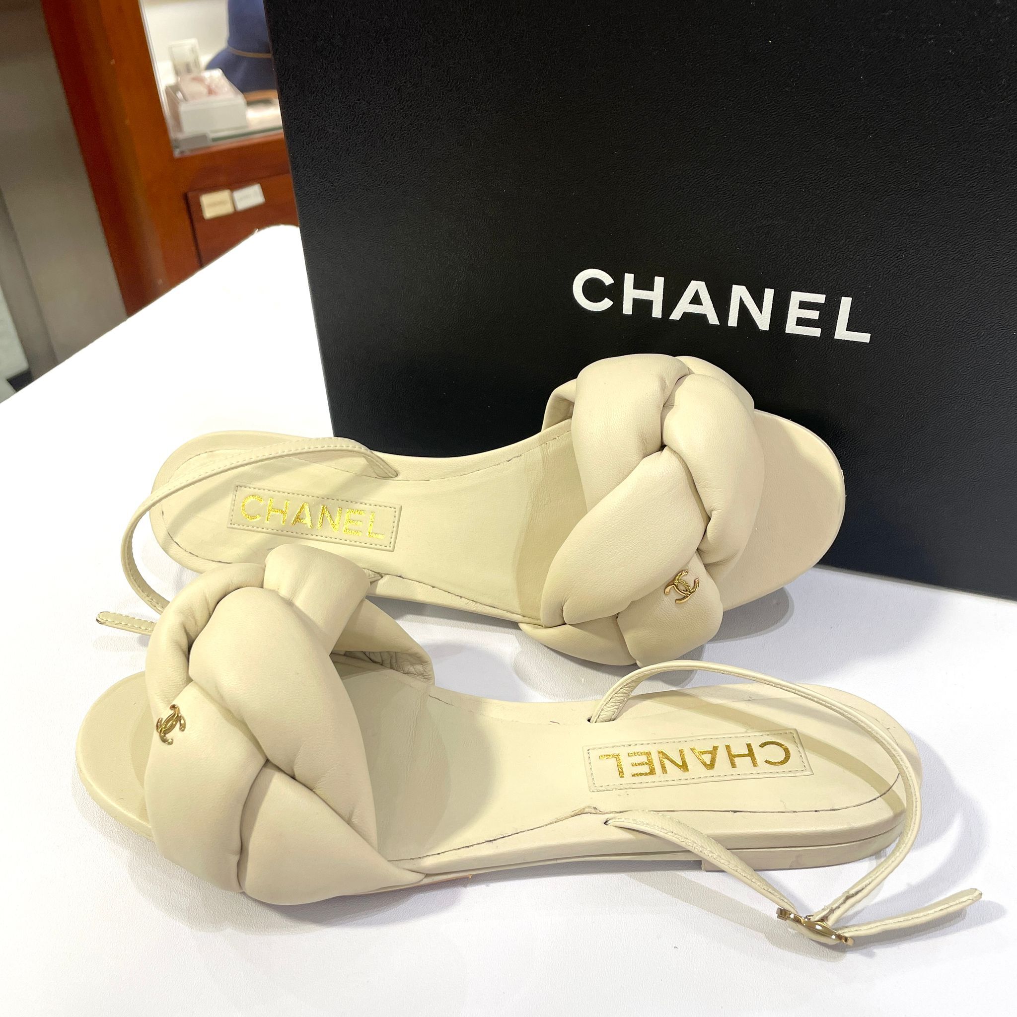 95%NEW 二手 CHANEL 編織涼鞋, 39.5碼 ,白灰色空氣皮革 #香榭站正品