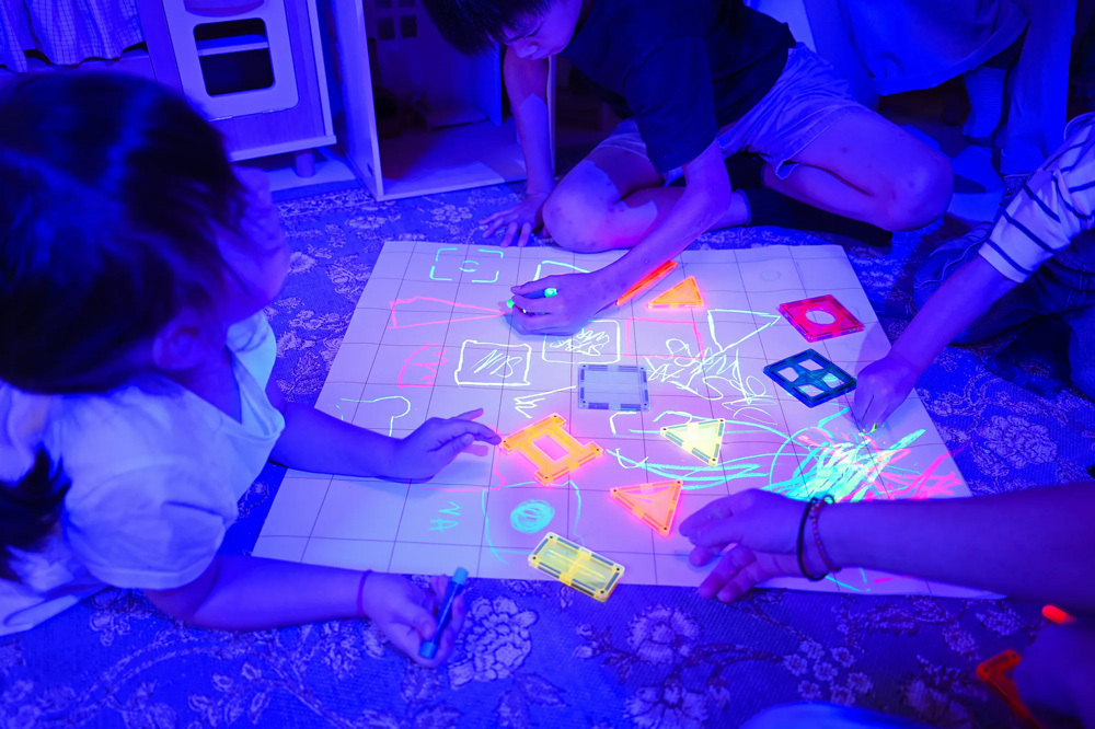 MNTL 神奇魔幻紫光燈