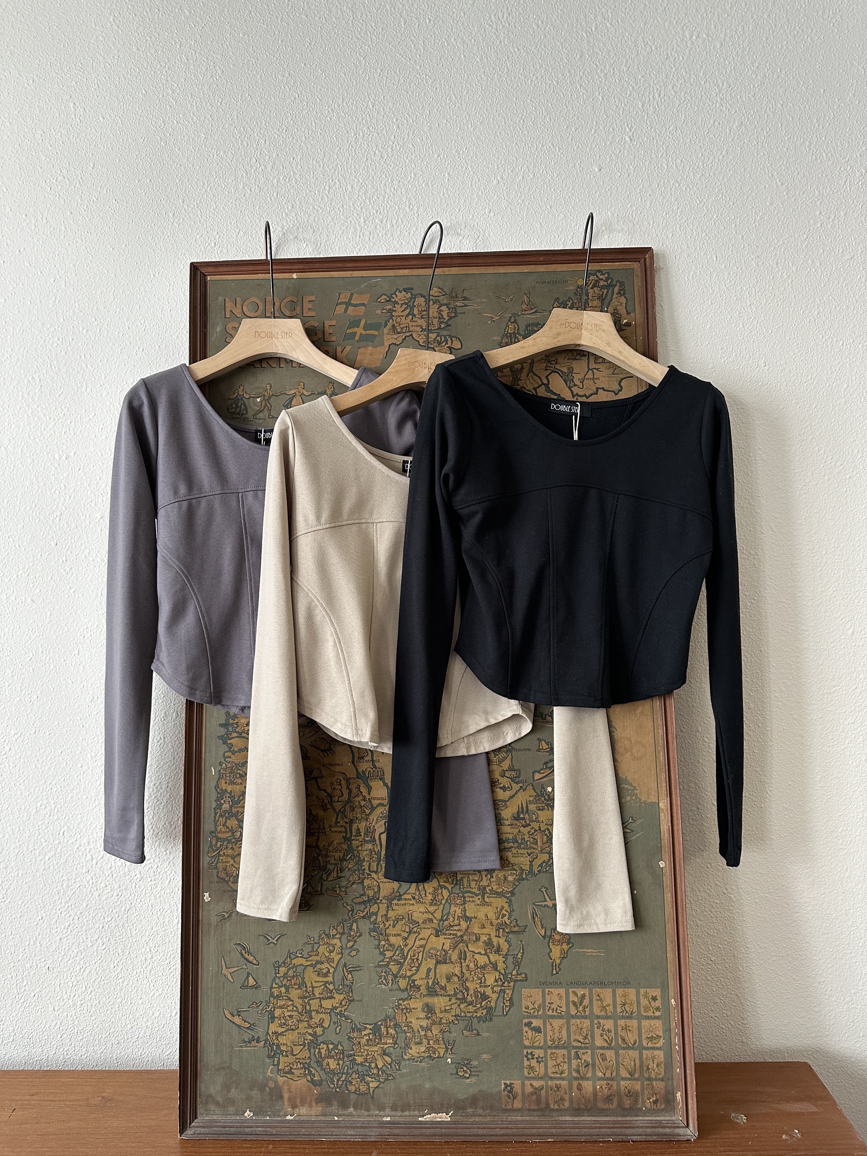 顯瘦 ！視覺劃分短款上衣 - BL53822