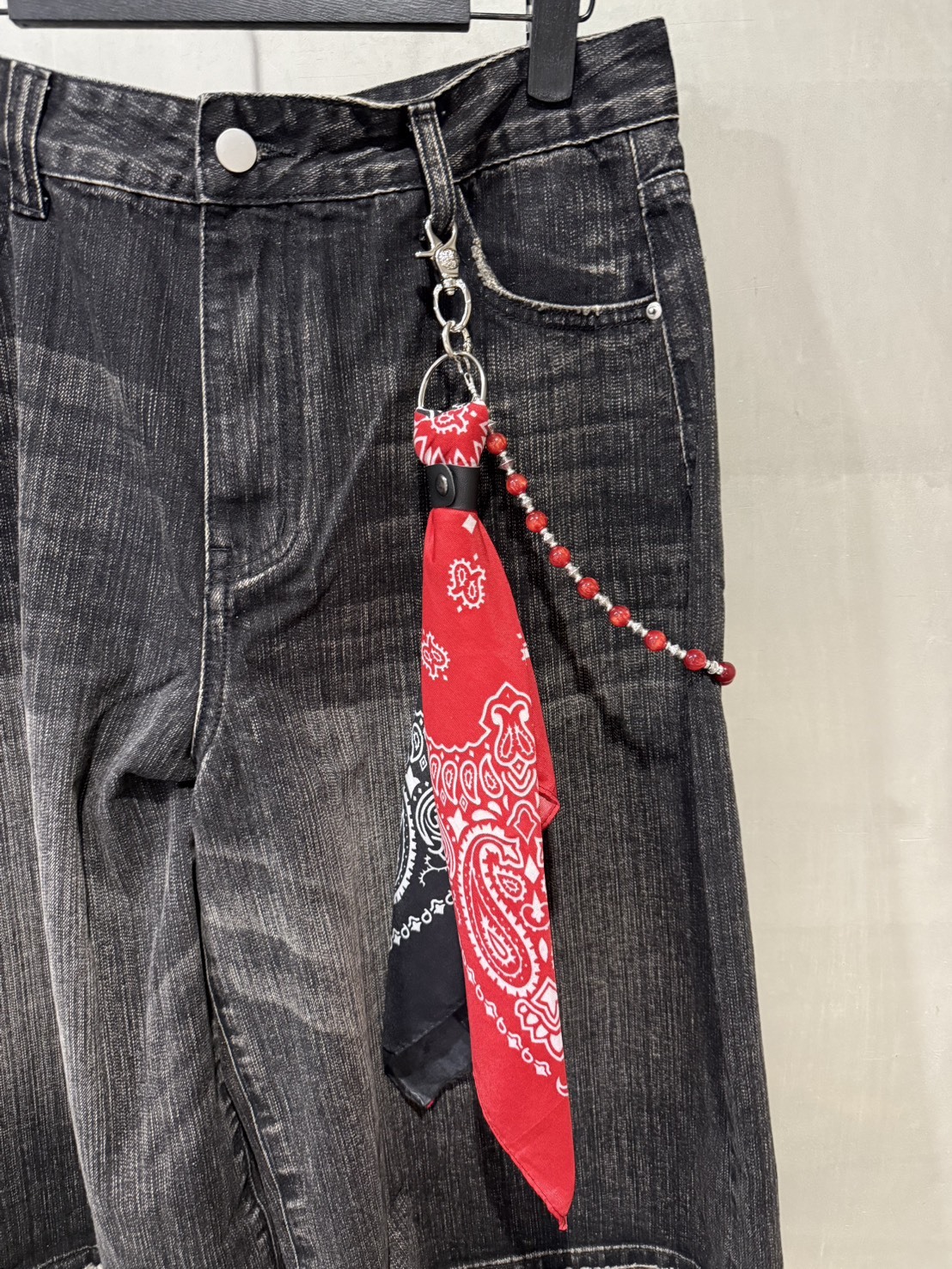 紅黑方巾紅黑珠褲鍊