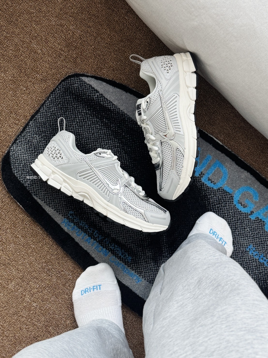 <極低價接單> Nike Zoom Vomero 5 GS 太空銀