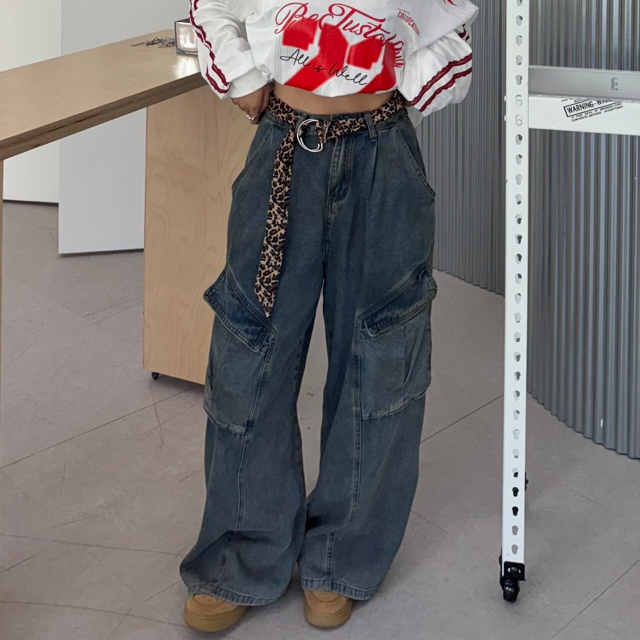 每日指定款✓ 斜口袋髒染工裝牛仔褲(附配件)