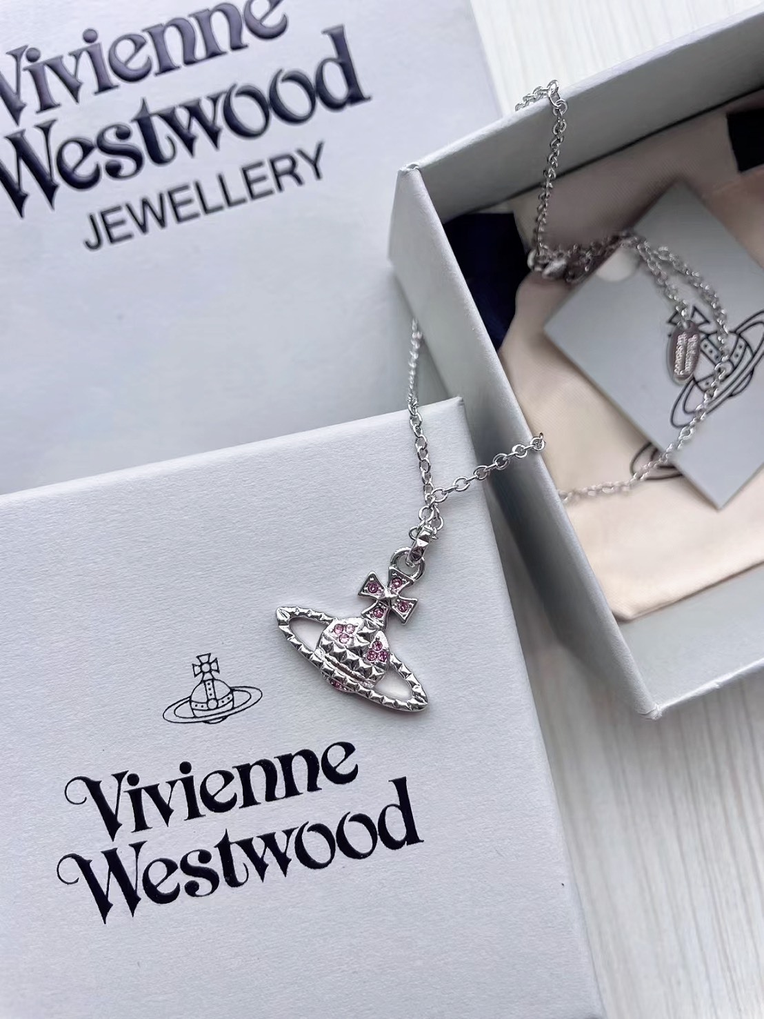 VIVIENNE WESTWOOD MAYFAIR 粉鑽 土星鉚釘 項鍊