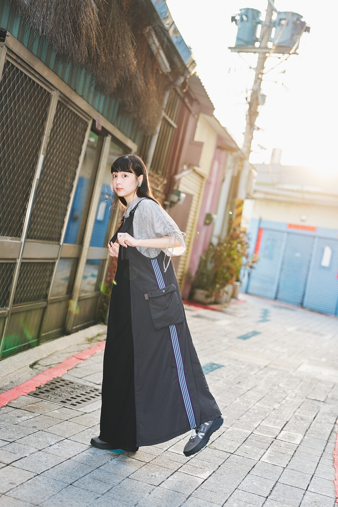 (限量)斜落肩上的星！絲光斜紋背帶裙(三色-黑)