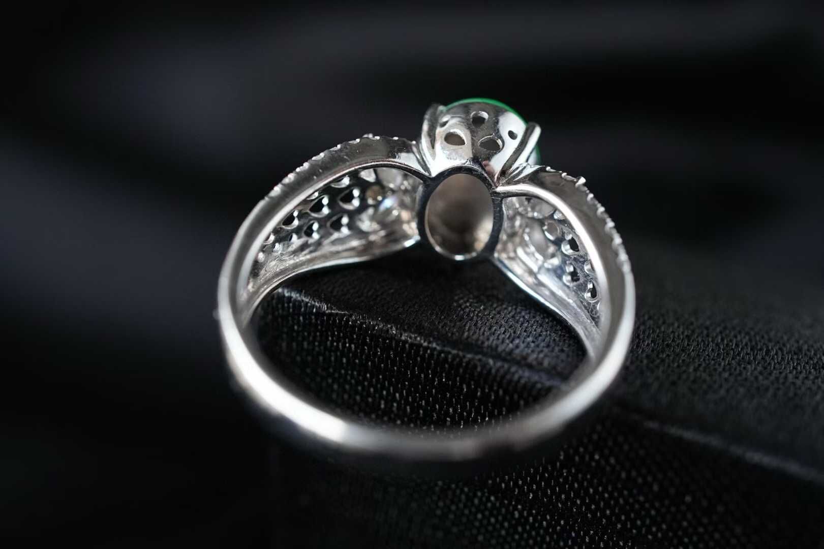 96827 翡翠正陽綠蛋面戒指