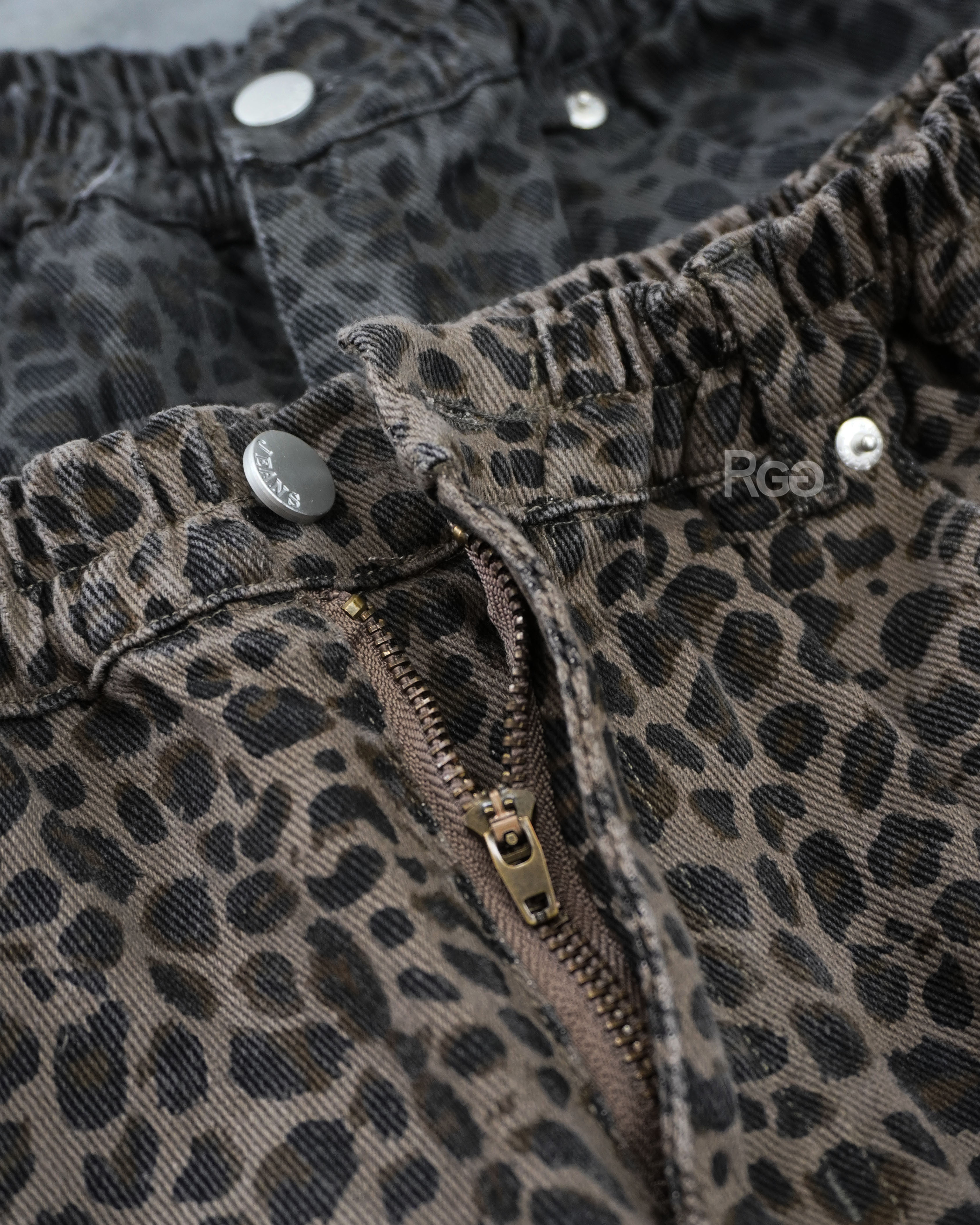 #95874 韓國豹紋微彎刀長褲 經典 褲頭細節照