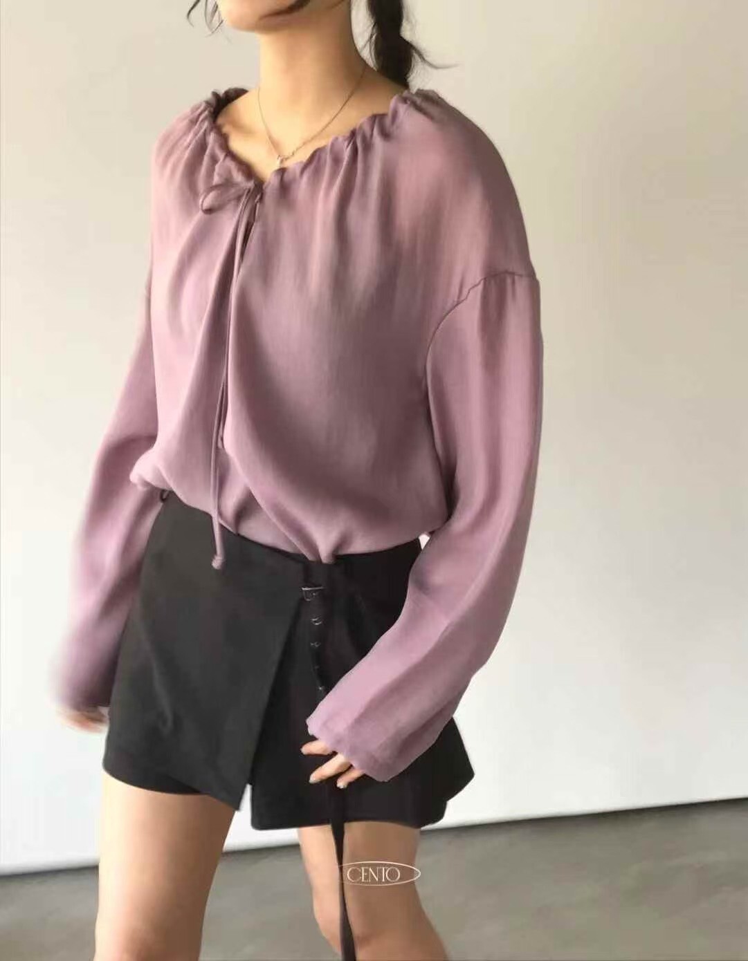 微光澤領口抽皺綁帶上衣