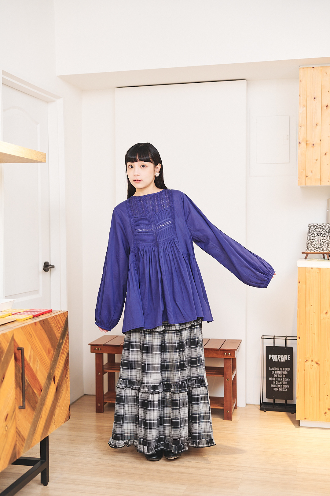 柔軟稜角！棉質蕾絲上衣(兩色-藍)