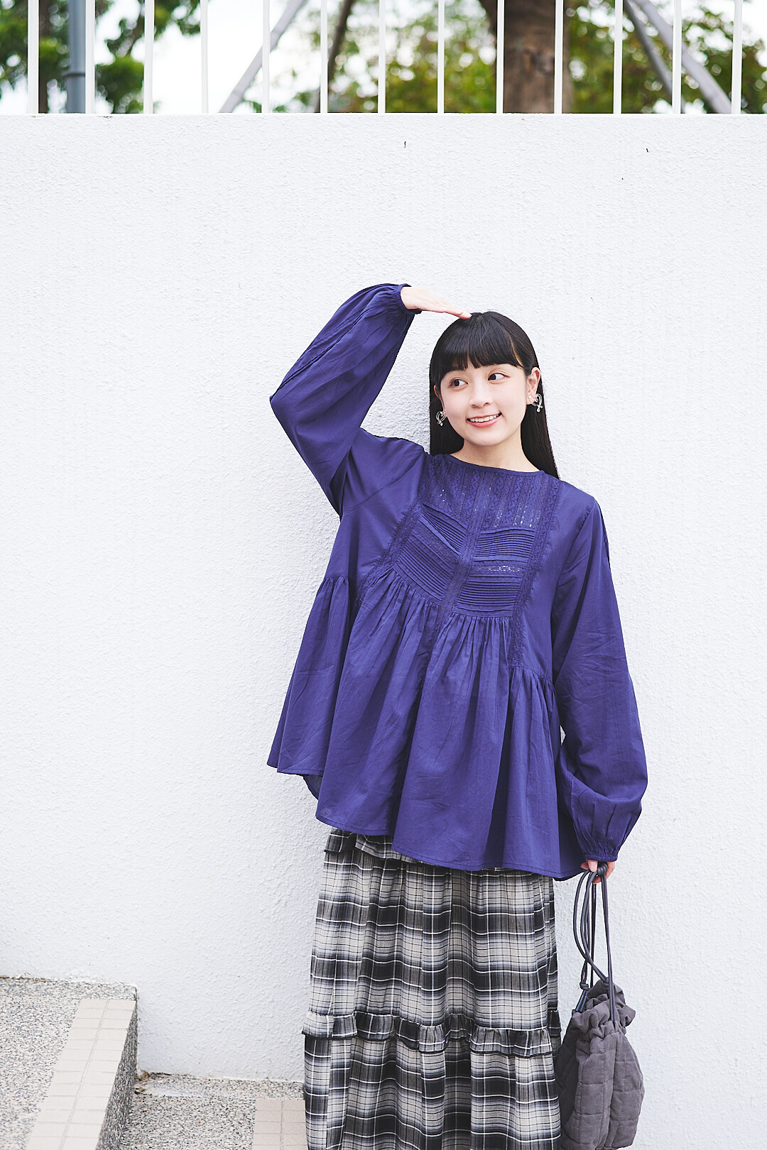 柔軟稜角！棉質蕾絲上衣(兩色-藍)