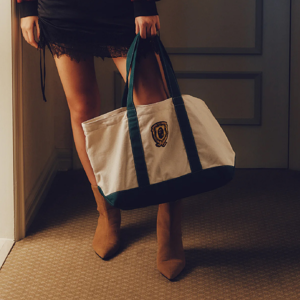 A BATHING APE X MOUSSY EMBLEM 歌德刺繡字體 帆布 拼接配色 白綠 白海軍藍 托特包 肩背包 手提包